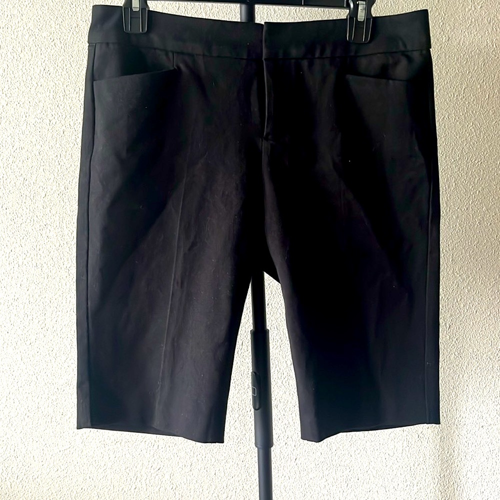 Saks Fifth Avenue Black shorts size 6